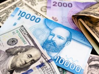 Impacto del veto arancelario en EE.UU. revierte tendencia del dólar-peso chileno y dispara precio del cobre