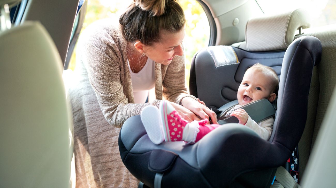 Nuevas multas de hasta $205.944 por llevar niños en asiento delantero: Conoce las normas de seguridad vial actualizadas