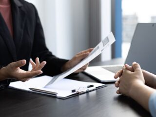 Claves para Triunfar en la Búsqueda de Empleo 2023: Optimiza tu CV y Estrategias de Networking Efectivas
