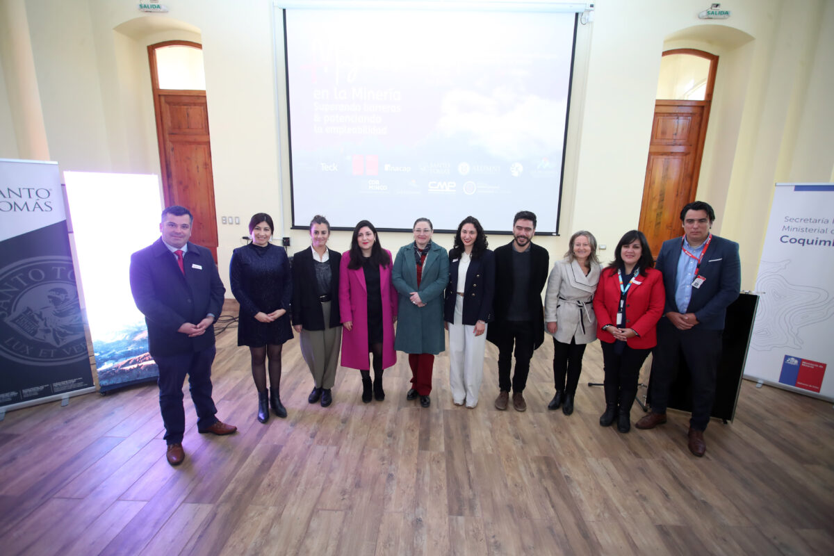 Exitosa jornada acercó la minería a jóvenes mujeres estudiantes Exitosa jornada acercó la minería a jóvenes mujeres estudiantes