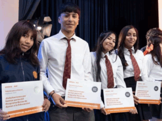 Entrega de becas a estudiantes en Mejillones impulsa el futuro educativo.