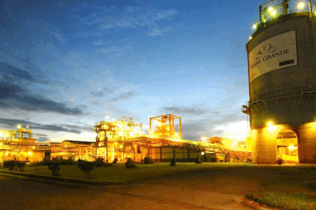 AngloGold Ashanti vende mina a Aura Minerals: estrategias y beneficios.