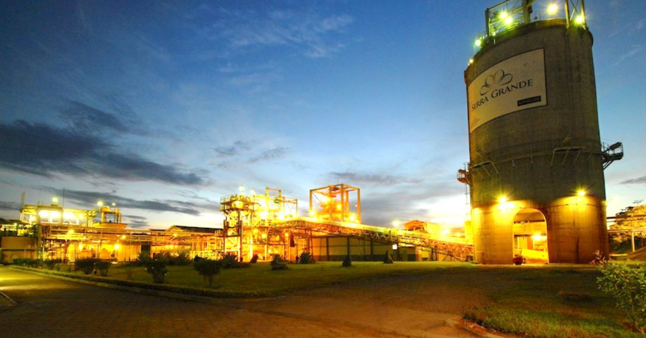 AngloGold Ashanti vende mina a Aura Minerals: estrategias y beneficios.