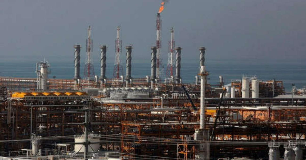 Tensión EEUU-Irán eleva precios petróleo: posible alza de 3-5 dólares