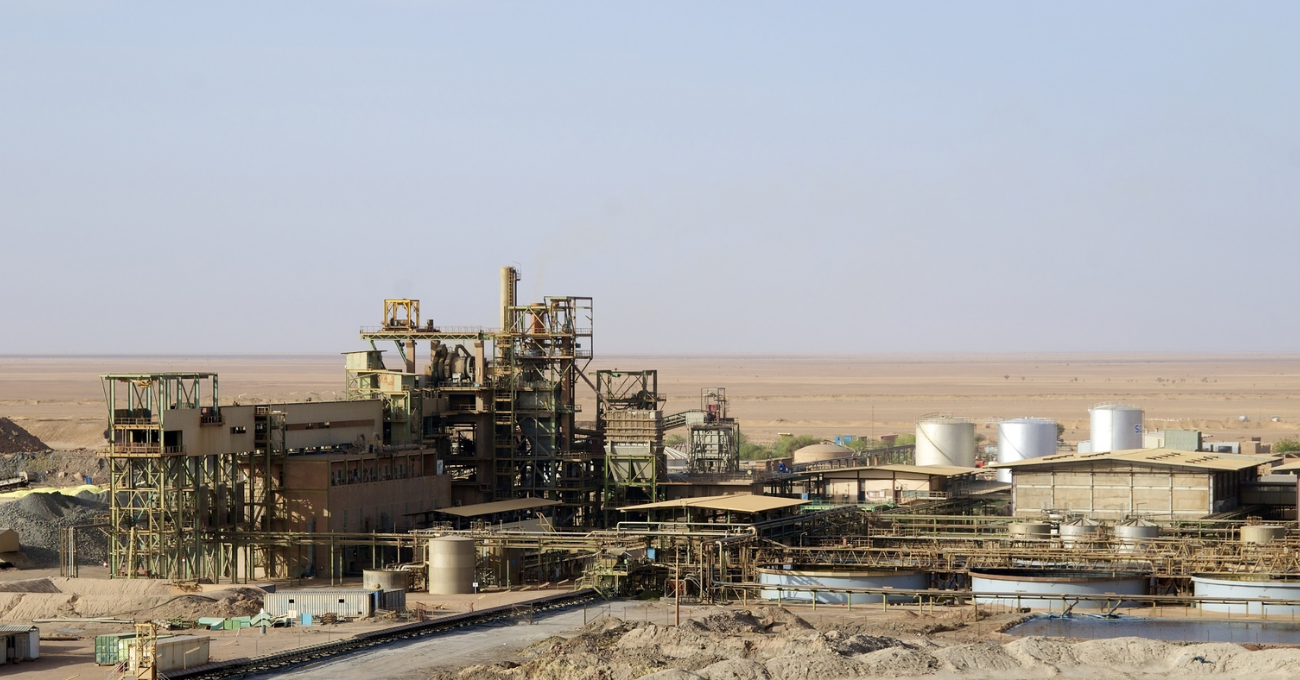 Níger nacionaliza mina de uranio de Orano, enfrentamiento con empresa francesa.