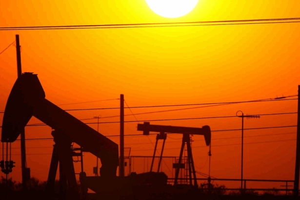 Petróleo cae un 4% tras ataques de Irán a bases de EE.UU.