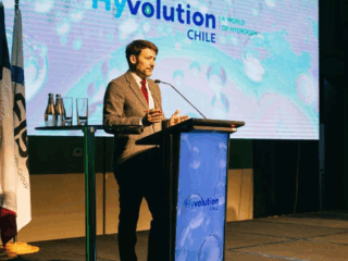 Ministro Pardow lidera Hyvolution: camino hacia economía sostenible en Chile