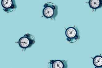 ¿Cuándo se adelanta la hora en Chile en 2025? Revisa aquí la fecha exacta