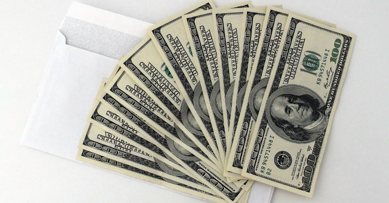Dólar retrocede tras positivo Imacec de abril y nuevas tensiones comerciales por aranceles de Trump