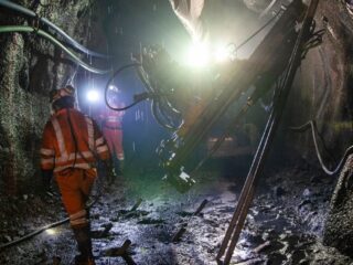 Imacec de abril sorprende al alza y consolida recuperación económica con crecimiento de 2,5%
