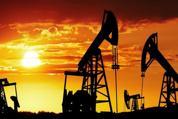 Alza en combustibles: conflicto en Medio Oriente podría disparar la bencina en Chile