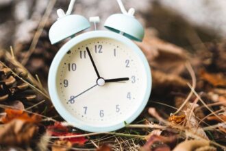 Cambio de hora en Chile 2025: confirman fecha exacta para adelantar los relojes