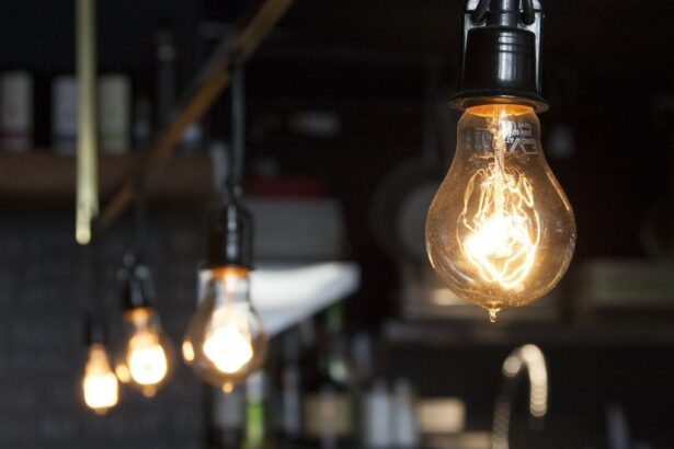 Gobierno entrega subsidio de hasta $81.000 para el pago de cuentas de luz: ¿Quiénes pueden postular?