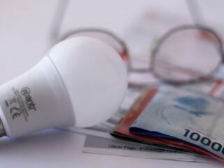 Hasta $81.000 para pagar la luz: el subsidio que alivia el bolsillo de las familias más vulnerables