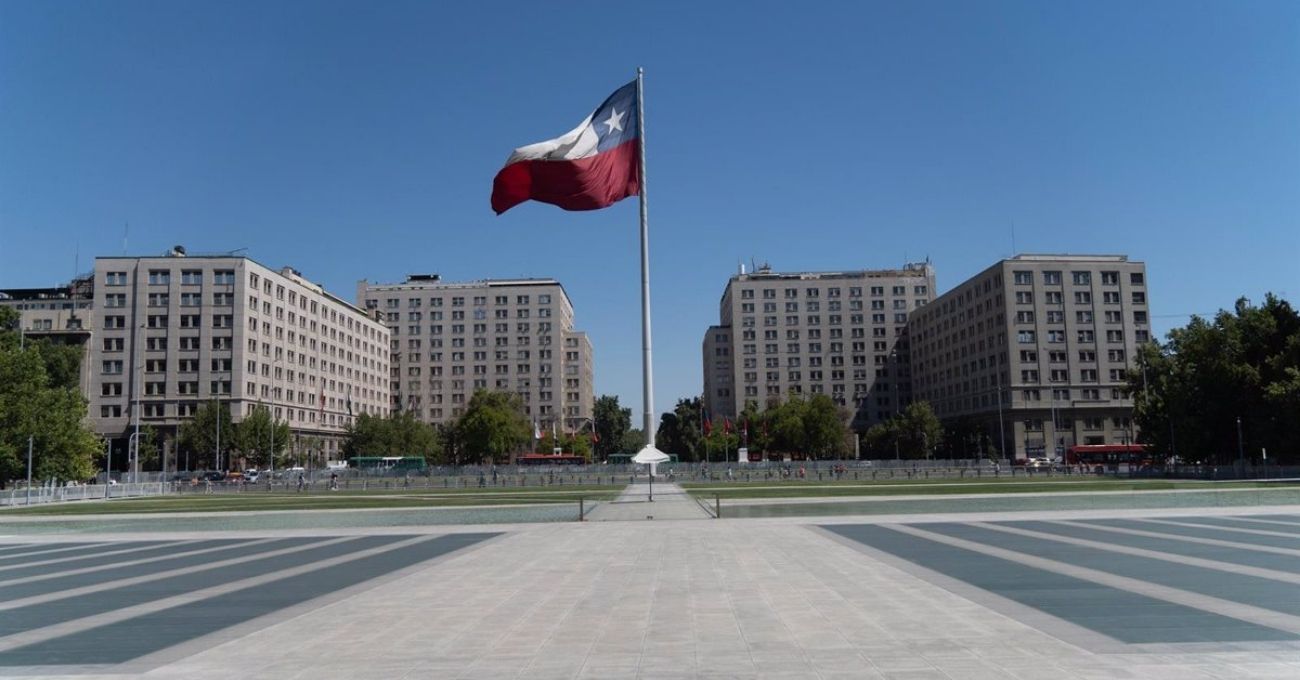 Leve repunte para Chile: OCDE mejora proyección de crecimiento y destaca fortalezas económicas