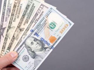 El dólar sufre su mayor baja en tres semanas tras alto al fuego entre Irán e Israel