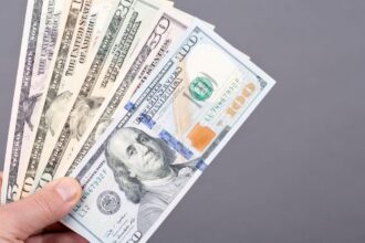 El dólar sufre su mayor baja en tres semanas tras alto al fuego entre Irán e Israel