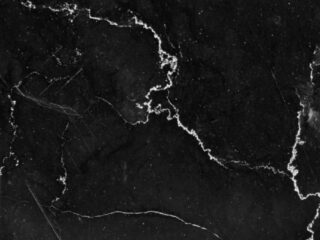Chile descubre tesoro mineral oculto: el mármol negro de Atacama podría revolucionar el mercado global