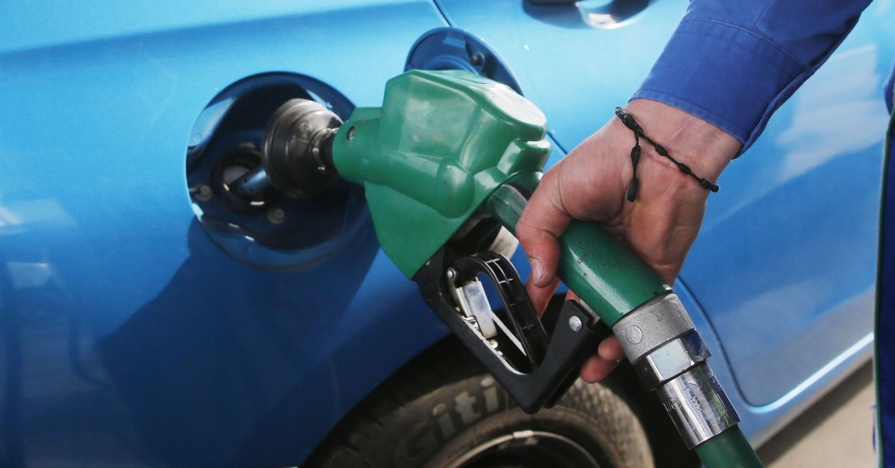 GLP cae con fuerza y bencinas bajan levemente: Así quedarán los precios desde este jueves