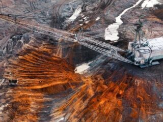 Prohibición china de exportar minerales críticos enciende alertas globales