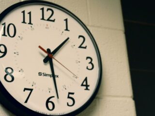 Termina el horario de invierno: ¿Cuándo debes adelantar tu reloj en Chile?