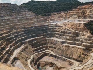 Descubren en Chile grandes reservas de “oro azul”: el cobalto que puede revolucionar la economía nacional