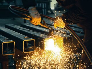 OCDE alerta sobre subsidios chinos en siderurgia: Impacto y desafíos para la industria metalúrgica de Chile en 2025