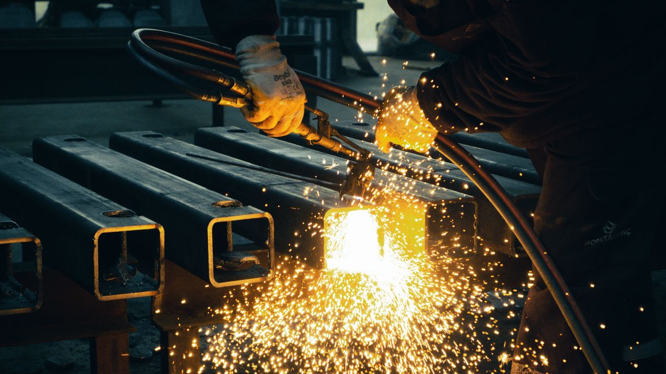 OCDE alerta sobre subsidios chinos en siderurgia: Impacto y desafíos para la industria metalúrgica de Chile en 2025