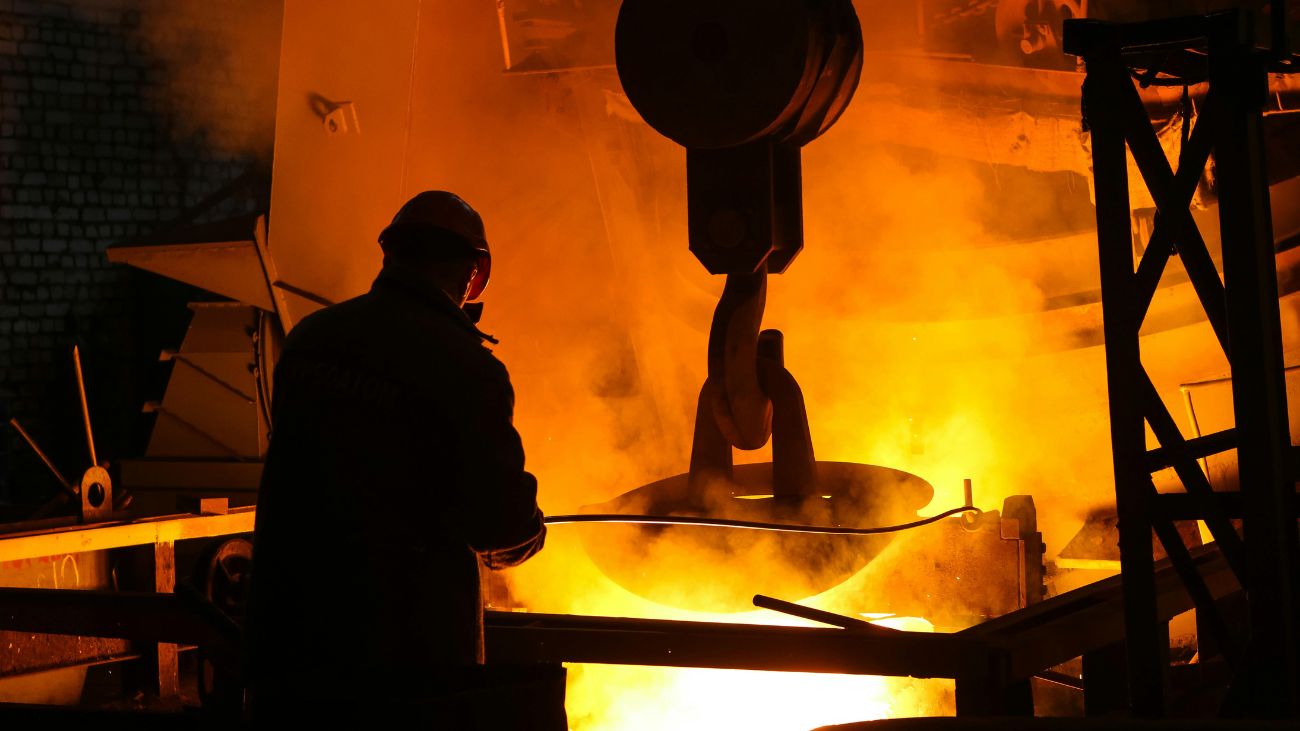 Imacec de abril 2025 en Chile: crecimiento del 2,5% impulsado por minería y comercio online