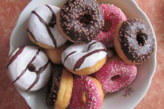 Celebra el Día de la Dona este 6 de junio con ofertas irresistibles en Dunkin', Krispy Kreme y Dulcentorno