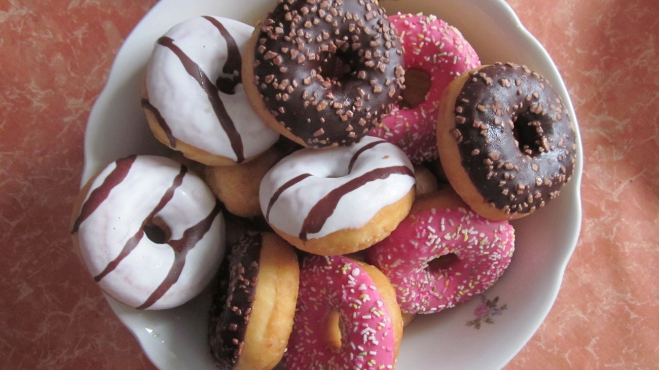 Celebra el Día de la Dona este 6 de junio con ofertas irresistibles en Dunkin’, Krispy Kreme y Dulcentorno