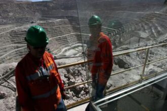Corte Suprema ordena a 105 empleados de Minera Escondida devolver $8,5 millones cada uno tras fallo sobre negociación colectiva