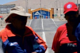 Tribunal Revoca Embargo de $8.5 Millones y Ordena Devolución de Bonos a 105 Trabajadores de Minera Escondida