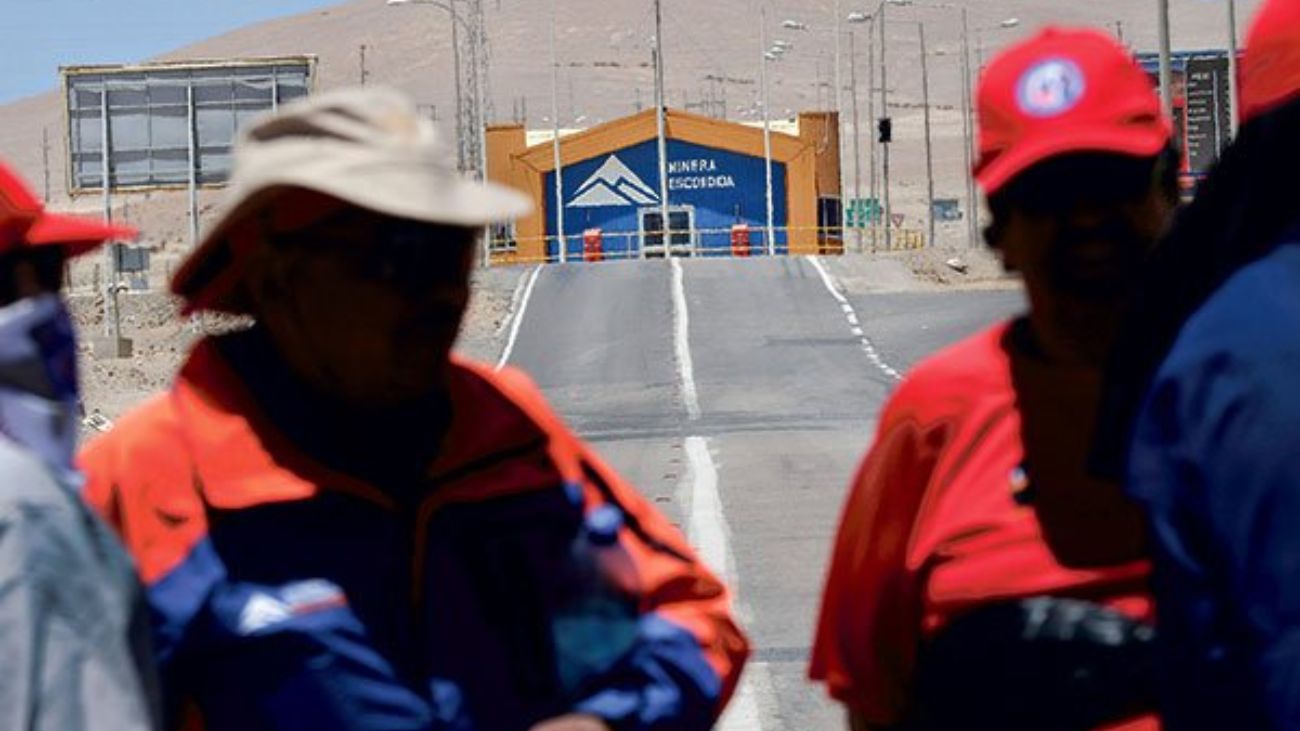Tribunal Revoca Embargo de $8.5 Millones y Ordena Devolución de Bonos a 105 Trabajadores de Minera Escondida