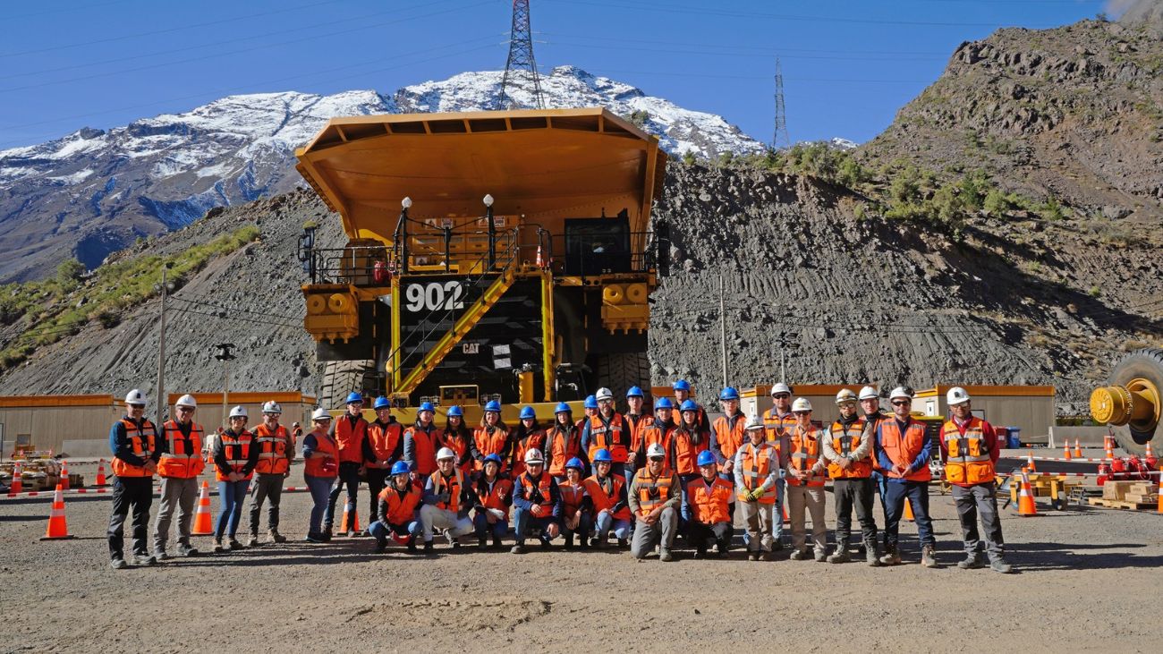 Estudiantes de Electricidad y Metalurgia Viven Experiencia Única en Armado de Camiones CAEX en Codelco Andina
