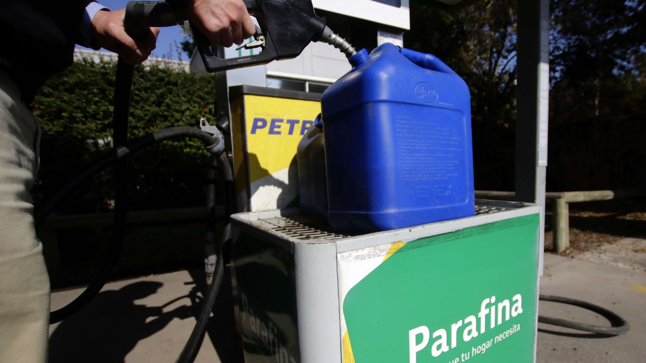 Descenso en el precio de la parafina alivia el costo de calefacción en hogares chilenos durante el invierno