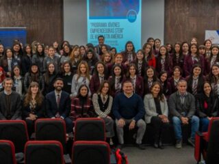 Programa "Jóvenes Emprendedoras STEM" en Chile: Más de 80 Estudiantes Impulsadas hacia Carreras Científicas y Tecnológicas