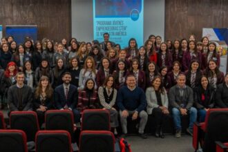 Programa "Jóvenes Emprendedoras STEM" en Chile: Más de 80 Estudiantes Impulsadas hacia Carreras Científicas y Tecnológicas