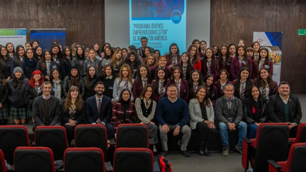 Programa «Jóvenes Emprendedoras STEM» en Chile: Más de 80 Estudiantes Impulsadas hacia Carreras Científicas y Tecnológicas