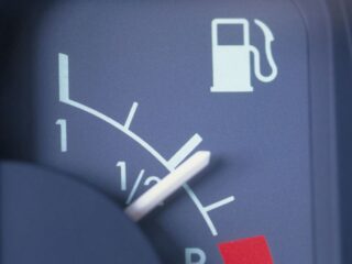 Ahorra en Combustible Este Invierno: Descuentos con Tarjetas Bancarias en Estaciones de Servicio