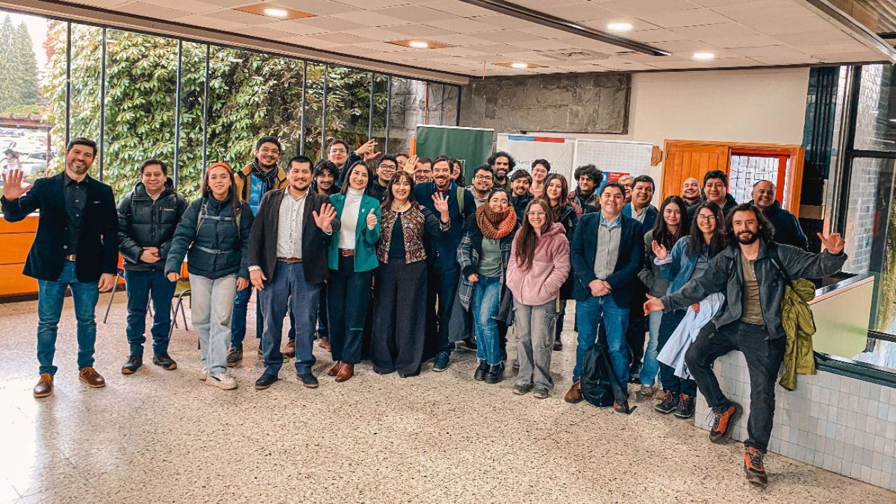 Expertos debaten futuro del litio y el hidrógeno verde en Chile: Claves para la carbono neutralidad y liderazgo global en energías limpias