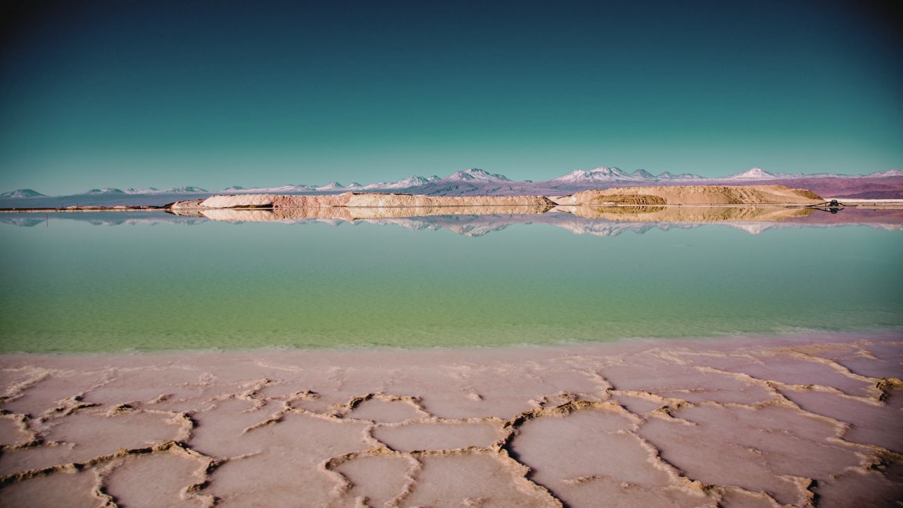 Encuesta Cadem revela 67% de apoyo al acuerdo de producción de litio en el Salar de Atacama, clave para la economía y liderazgo global de Chile en 2025