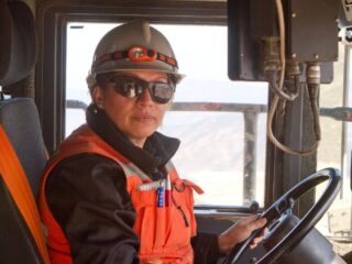 Participación femenina en la minería chilena se duplica y alcanza el 21,8% en 2025, liderando cambios y desafíos en el sector