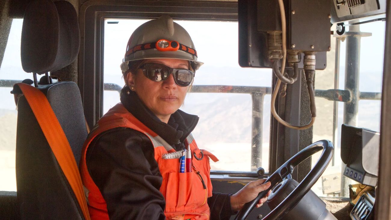 Participación femenina en la minería chilena se duplica y alcanza el 21,8% en 2025, liderando cambios y desafíos en el sector