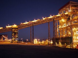 Demanda eléctrica en minería se dispara: desafíos y oportunidades en la era de la desalación y energías renovables