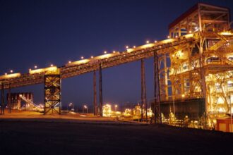 Demanda eléctrica en minería se dispara: desafíos y oportunidades en la era de la desalación y energías renovables