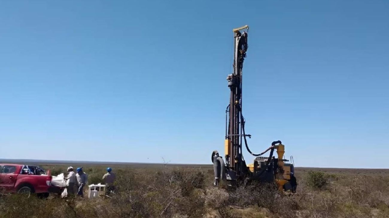 First Andes Silver lanza ambicioso programa de perforación de 2.000 metros en Santas Gloria, Perú, para explorar zonas de sulfuros de alta ley