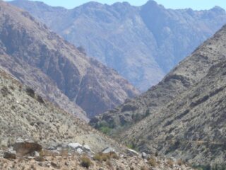 Comunidad de El Molle desafía aprobación de Proyecto Minero Arqueros en Tribunal Ambiental, alegando violación de normativas y riesgos ecológicos