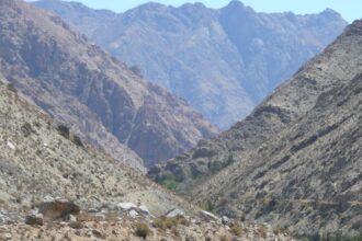 Comunidad de El Molle desafía aprobación de Proyecto Minero Arqueros en Tribunal Ambiental, alegando violación de normativas y riesgos ecológicos