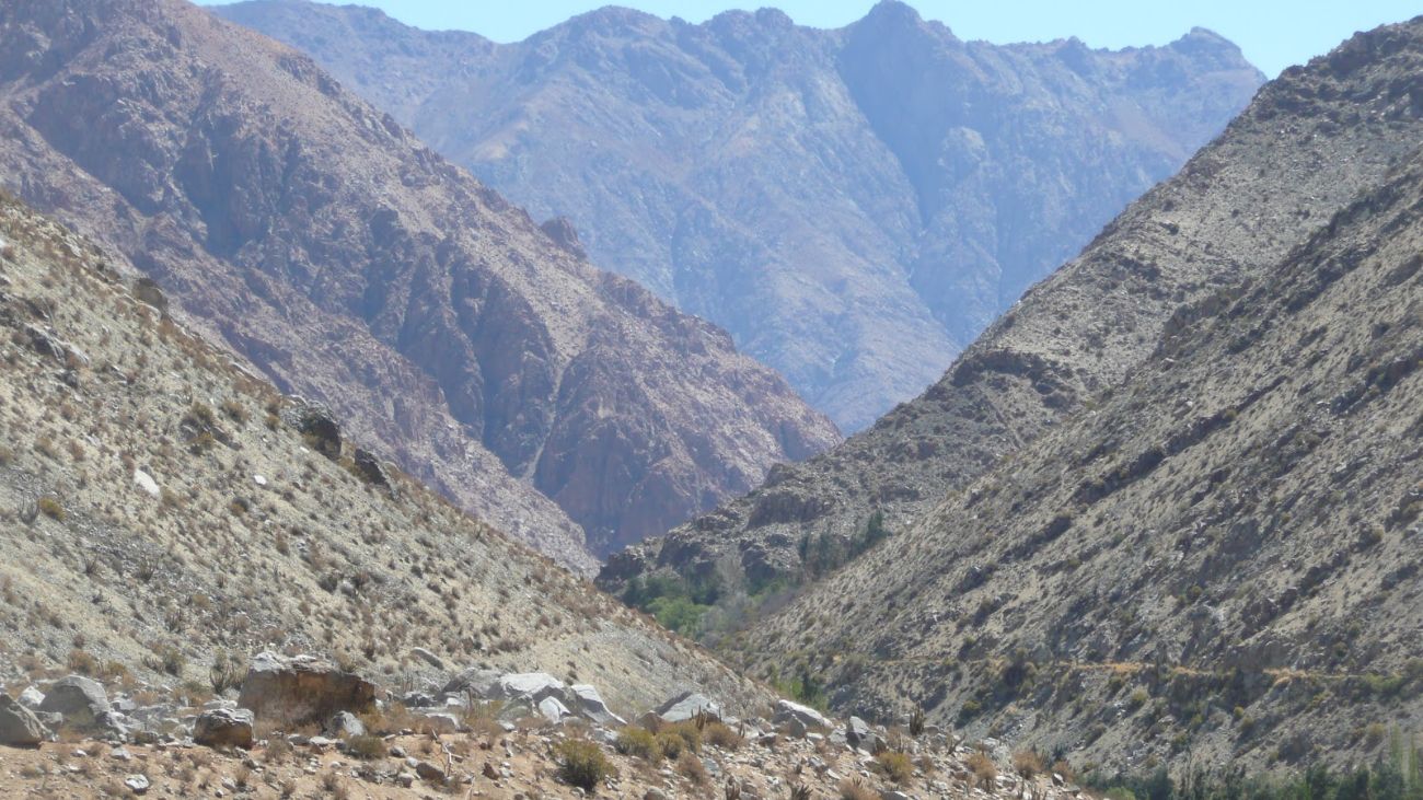 Comunidad de El Molle desafía aprobación de Proyecto Minero Arqueros en Tribunal Ambiental, alegando violación de normativas y riesgos ecológicos